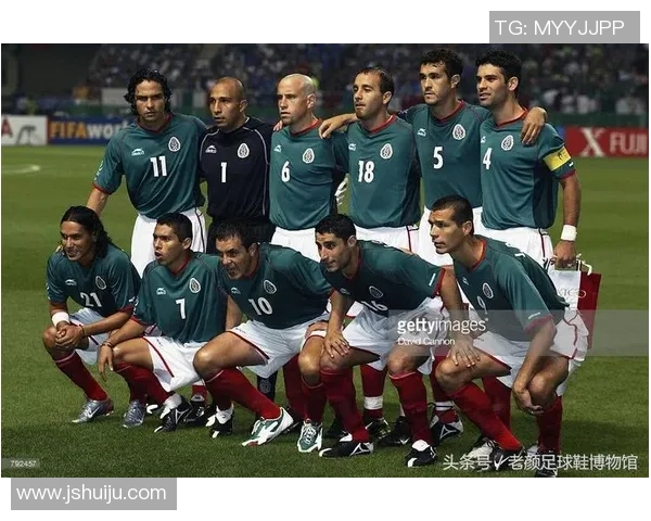 足球明星集结：全球顶级球员合影展示足球荣耀与团结之美