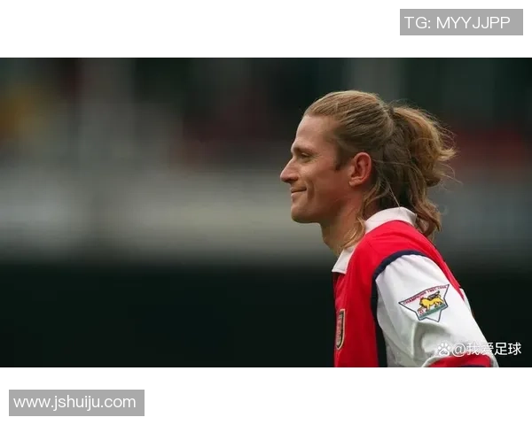 穿2号球衣的足球明星:从传奇到当代,谁是最具代表性人物 穿2号球衣的足球明星:从传奇到当代,谁是最具代表性人物